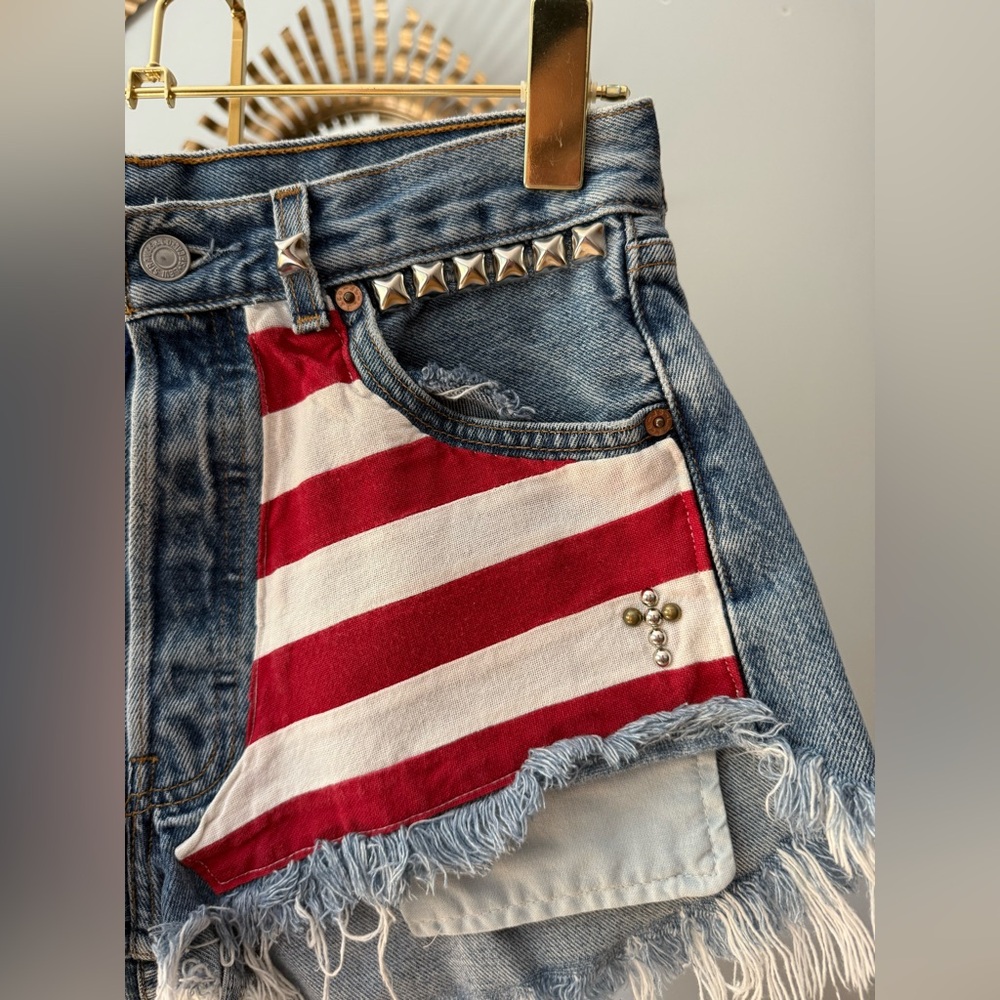 Levi's Blue Denim Shorts with Flag Design - Picture 3 of 7